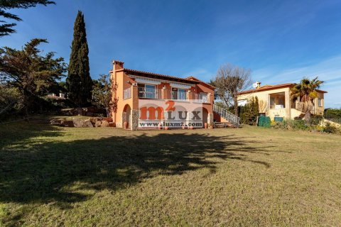 Villa for sale in Sant Feliu de Guixols, Girona, Spain 5 bedrooms, 250 sq.m. No. 16714 - photo 18