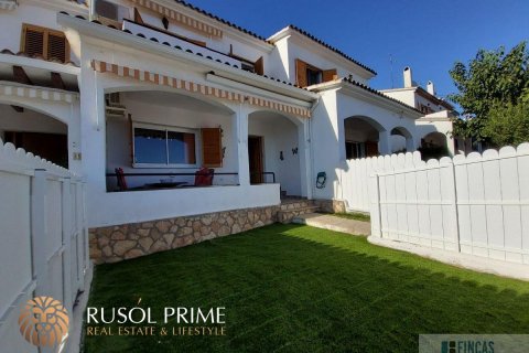 House for sale in Coma-Ruga, Tarragona, Spain 4 bedrooms, 120 sq.m. No. 11595 - photo 1