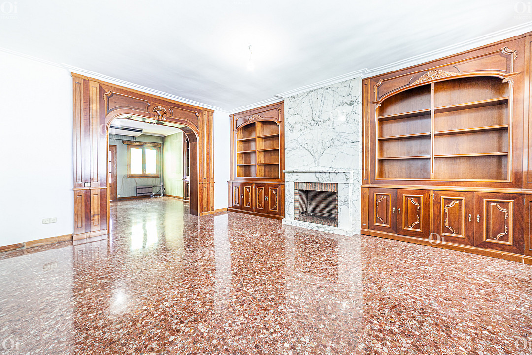 Huoneisto Barcelona, Espanja 5 huonetta, 243 m2 No. 15827