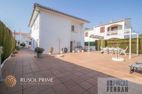 House for sale in Coma-Ruga, Tarragona, Spain 5 bedrooms, 250 sq.m. No. 12005 - photo 7