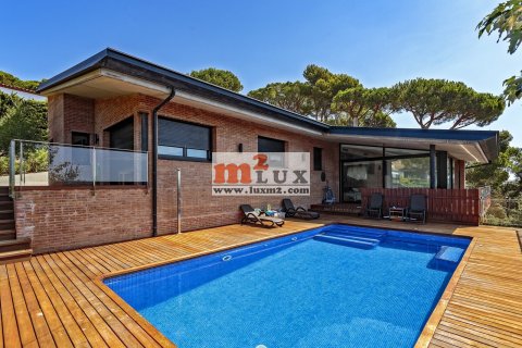 Villa for sale in Calonge, Girona, Spain 4 bedrooms, 320 sq.m. No. 16852 - photo 1