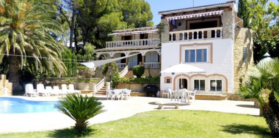 Villa in Santa Ponsa, Mallorca, Spain 5 bedrooms, 240 sq.m. No. 18557