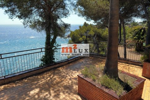 Villa for sale in Blanes, Girona, Spain 8 bedrooms, 463 sq.m. No. 16723 - photo 3