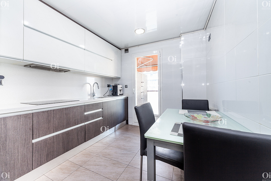Apartment in Barcelona, Spain 4 rooms, 102 sq.m. No. 15912