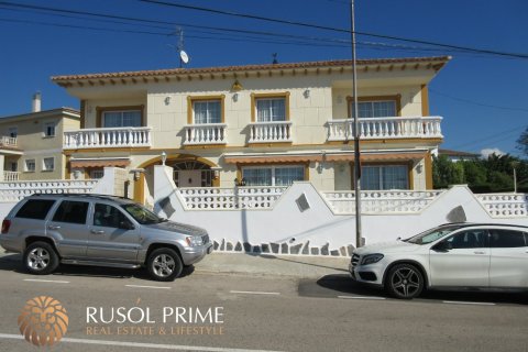 House for sale in Coma-Ruga, Tarragona, Spain 4 bedrooms, 380 sq.m. No. 11646 - photo 9