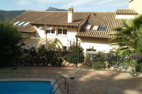 Villa for sale in Banyeres de Mariola, Alicante, Spain 4 bedrooms, 600 sq.m. No. 12819 - photo 1