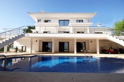 Villa for sale in Villamartin, Alicante, Spain 4 bedrooms, 500 sq.m. No. 12599 - photo 1