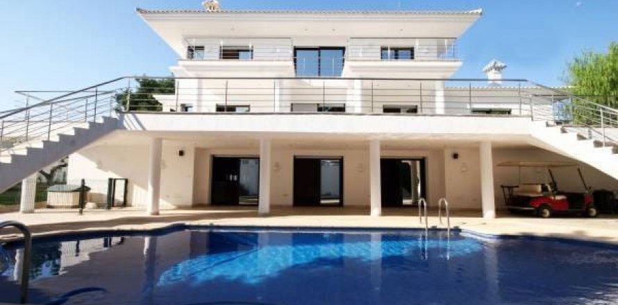 Villa in Villamartin, Alicante, Spain 4 bedrooms, 500 sq.m. No. 12599