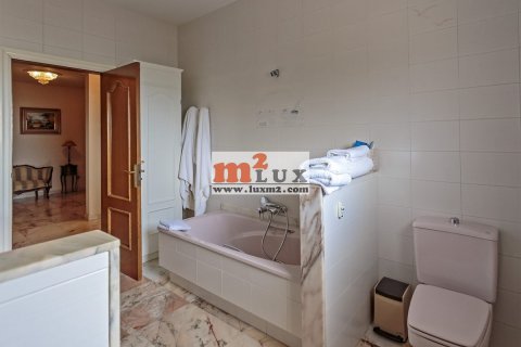 Villa for sale in Santa Cristina d'Aro, Girona, Spain 4 bedrooms, 746 sq.m. No. 16745 - photo 24
