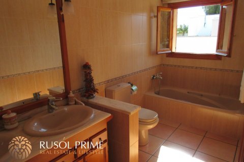 House for sale in Coma-Ruga, Tarragona, Spain 4 bedrooms, 220 sq.m. No. 11648 - photo 19