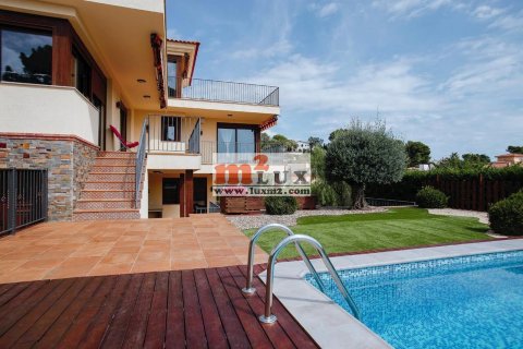 Villa for sale in Lloret de Mar, Girona, Spain 4 bedrooms, 468 sq.m. No. 16850 - photo 3
