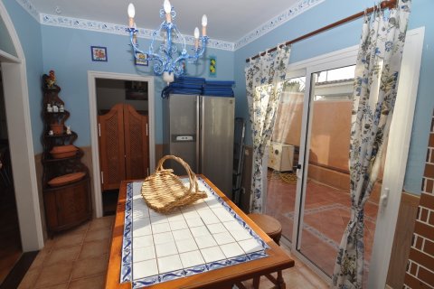 Villa for sale in Costa del Silencio, Tenerife, Spain 4 bedrooms, 300 sq.m. No. 18394 - photo 18