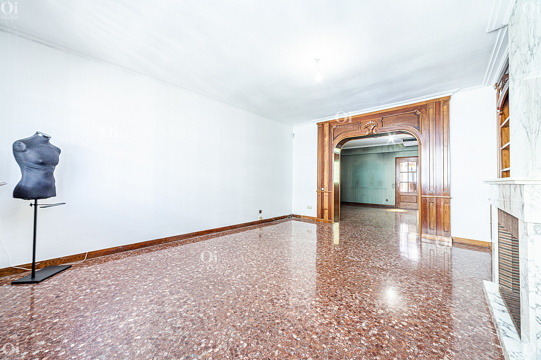 Huoneisto Barcelona, Espanja 5 huonetta, 243 m2 No. 15827