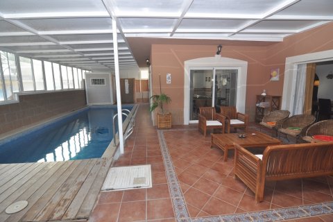Villa for sale in Costa del Silencio, Tenerife, Spain 4 bedrooms, 300 sq.m. No. 18394 - photo 5
