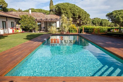 Villa for sale in Sant Antoni de Calonge, Girona, Spain 5 bedrooms, 704 sq.m. No. 16711 - photo 1