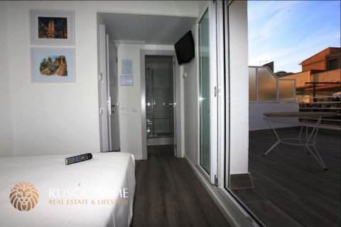 Hotel for sale in Barcelona, Spain No. 11950 - photo 8