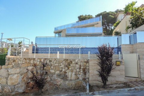 Villa for sale in Lloret de Mar, Girona, Spain 5 bedrooms, 356 sq.m. No. 21187 - photo 1