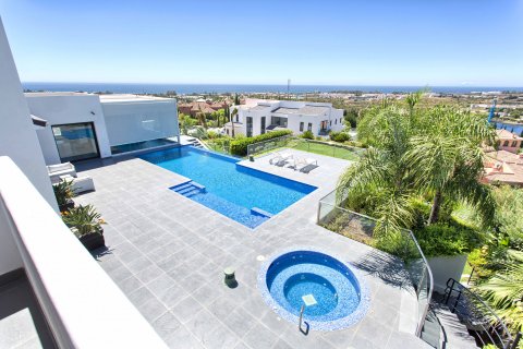 Villa for sale in Benahavis, Malaga, Spain 5 bedrooms, 610 sq.m. No. 21019 - photo 14