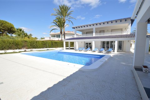 Villa for sale in Cabo Roig, Alicante, Spain 9 bedrooms, 470 sq.m. No. 19351 - photo 1