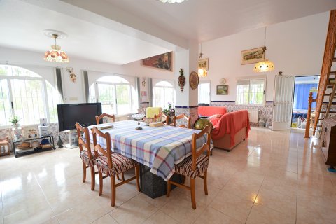 Villa for sale in Pinar De Campoverde, Alicante, Spain 5 bedrooms, 305 sq.m. No. 19412 - photo 4