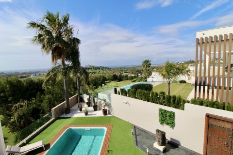 Villa for sale in Estepona, Malaga, Spain 3 bedrooms, 350 sq.m. No. 21151 - photo 5