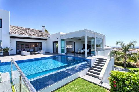 Villa for sale in Benahavis, Malaga, Spain 5 bedrooms, 610 sq.m. No. 21019 - photo 1