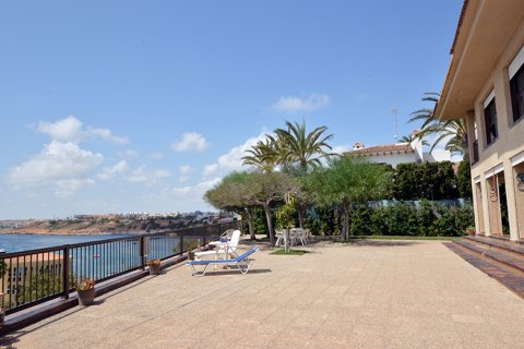 Villa for sale in Cabo Roig, Alicante, Spain 7 bedrooms, 500 sq.m. No. 19183 - photo 7