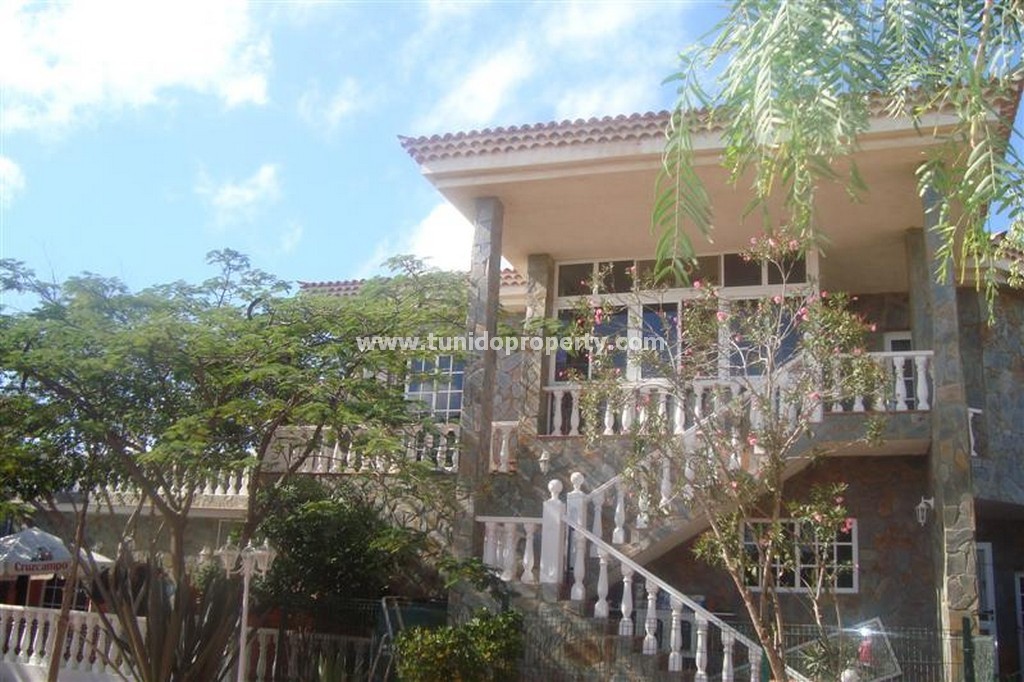 Villa a Arona, Tenerife, Spagna 9 camere da letto, 330 mq. N° 24344