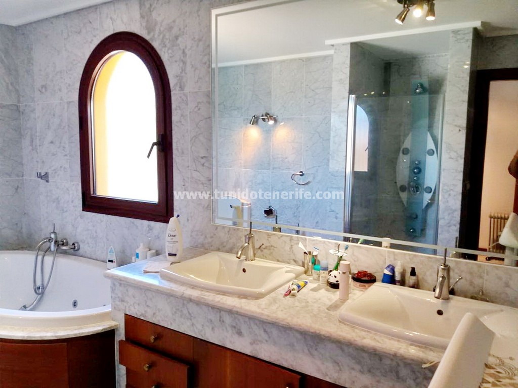 Villa en Torviscas, Tenerife, España 5 dormitorios, 512 m2 No. 24517
