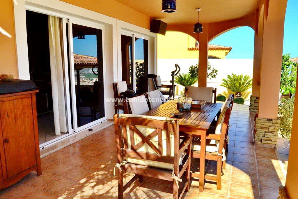 Villa a Torviscas, Tenerife, Spagna 4 camere da letto, 400 mq. N° 24286