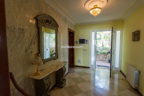 Villa for sale in Lloret de Mar, Girona, Spain 4 bedrooms, 309 sq.m. No. 21183 - photo 16