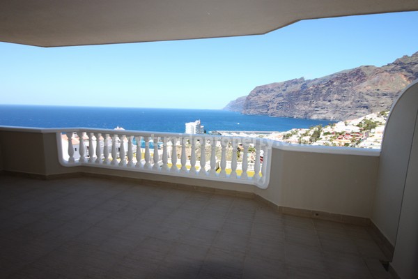 Apartment in Acantilado De Los Gigantes, Tenerife, Spain 2 bedrooms, 110 sq.m. No. 24303