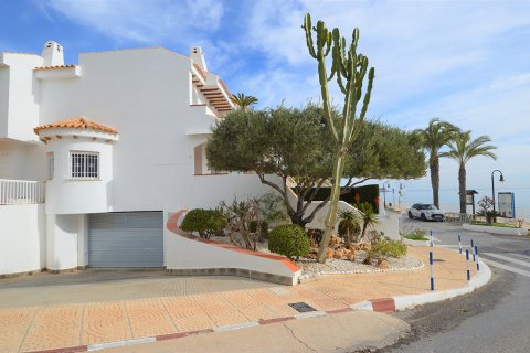 Townhouse for sale in Campoamor, Alicante, Spain 4 bedrooms, 150 sq.m. No. 19381 - photo 6