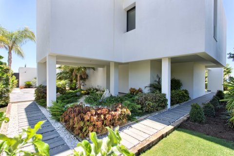 Villa for sale in Benahavis, Malaga, Spain 5 bedrooms, 610 sq.m. No. 21019 - photo 3