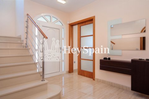 House for sale in Coma-Ruga, Tarragona, Spain 4 bedrooms, 463 sq.m. No. 19432 - photo 21