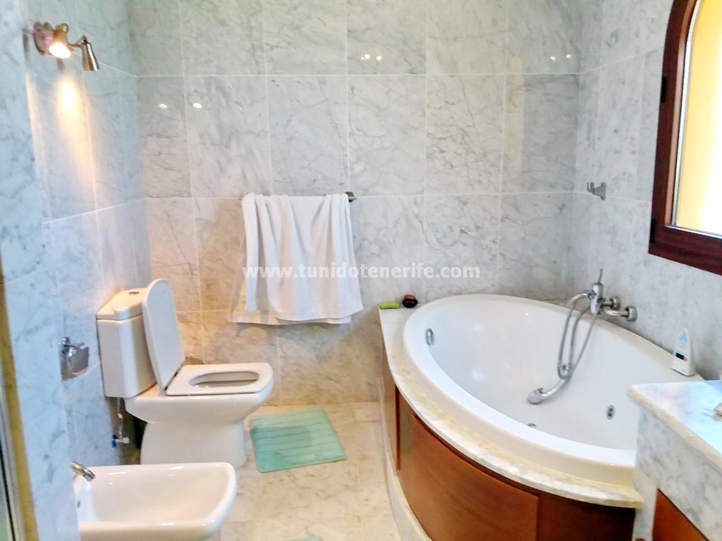 Villa en Torviscas, Tenerife, España 5 dormitorios, 512 m2 No. 24517