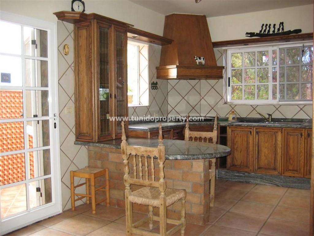 Villa a Arona, Tenerife, Spagna 9 camere da letto, 330 mq. N° 24344