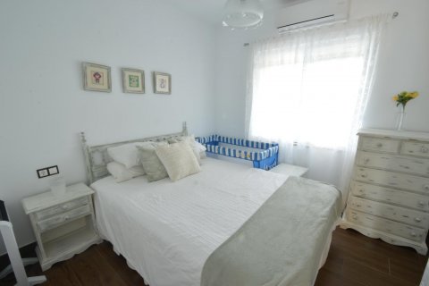 Villa for sale in Cabo Roig, Alicante, Spain 3 bedrooms, 186 sq.m. No. 19190 - photo 9