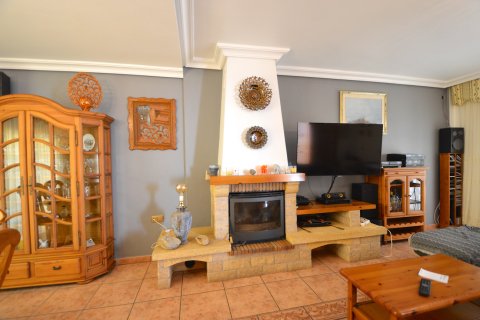 Villa for sale in Pilar de la Horadada, Alicante, Spain 4 bedrooms, 357 sq.m. No. 19332 - photo 6