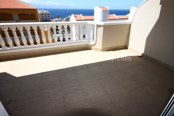 Apartment in Acantilado De Los Gigantes, Tenerife, Spain 2 bedrooms, 90 sq.m. No. 24304