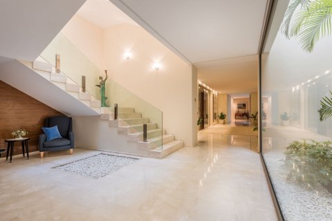 Villa for sale in Marbella, Malaga, Spain 9 bedrooms, 2438 sq.m. No. 21046 - photo 10