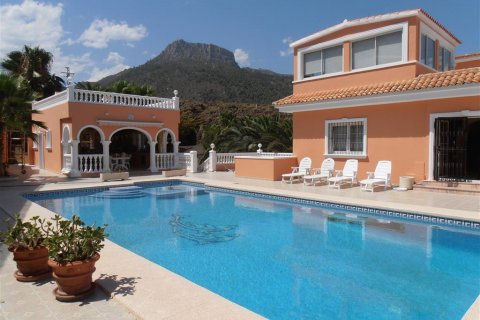 Villa for sale in Calpe, Alicante, Spain 5 bedrooms, 460 sq.m. No. 25148 - photo 1
