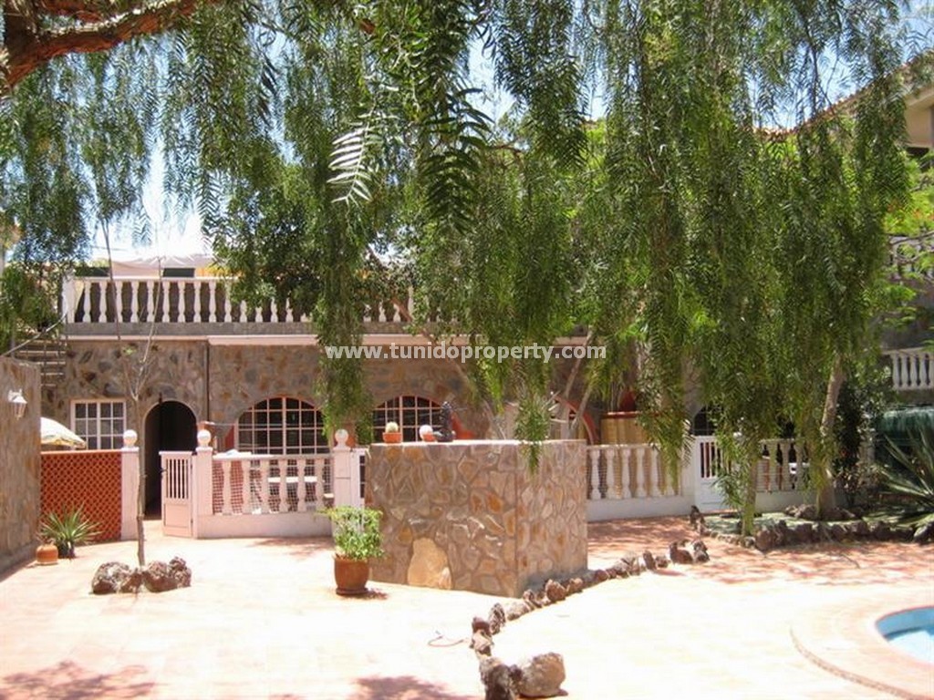 Villa a Arona, Tenerife, Spagna 9 camere da letto, 330 mq. N° 24344