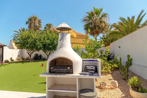 Villa for sale in Playa Flamenca II, Alicante, Spain 4 bedrooms, 150 sq.m. No. 19346 - photo 8