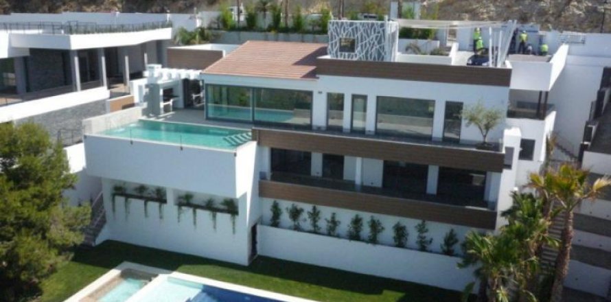 Villa in Altea, Alicante, Spain 4 bedrooms, 640 sq.m. No. 25105