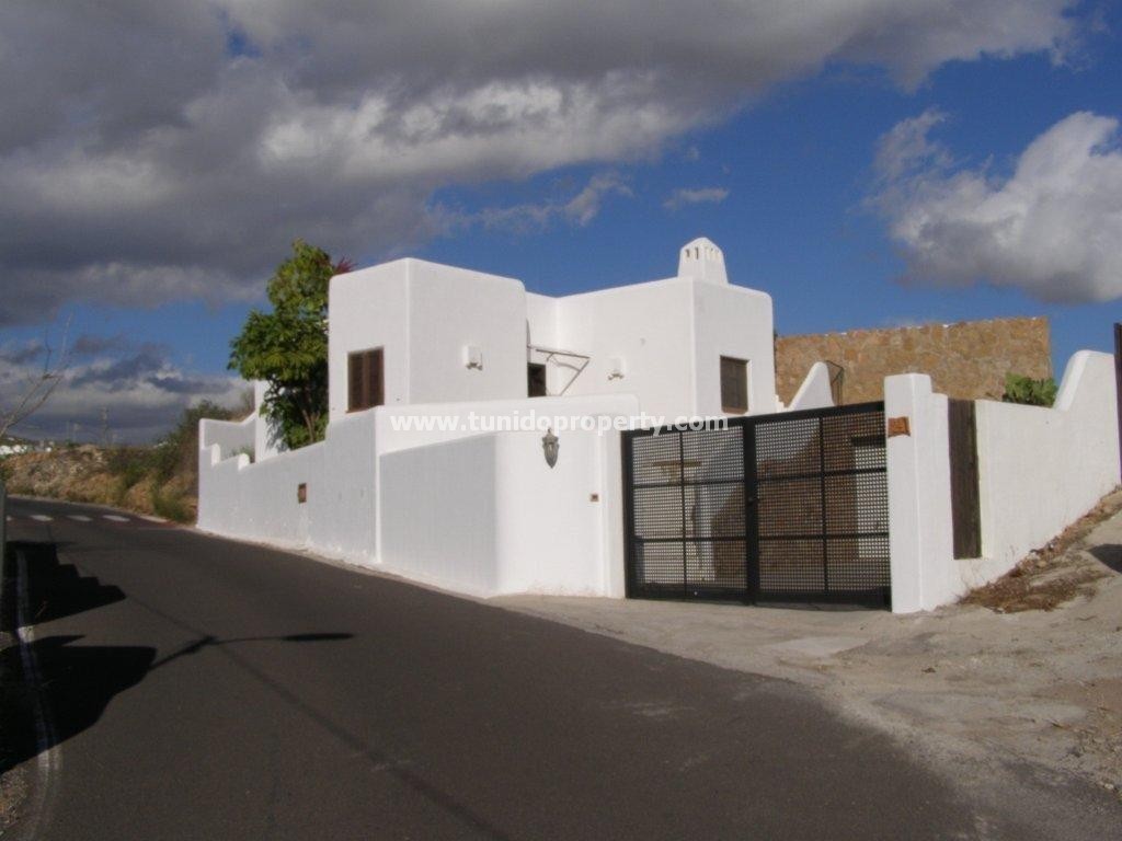 Villa in San Miguel de Abona, Tenerife, Spain 2 bedrooms, 2900 sq.m. No. 24355