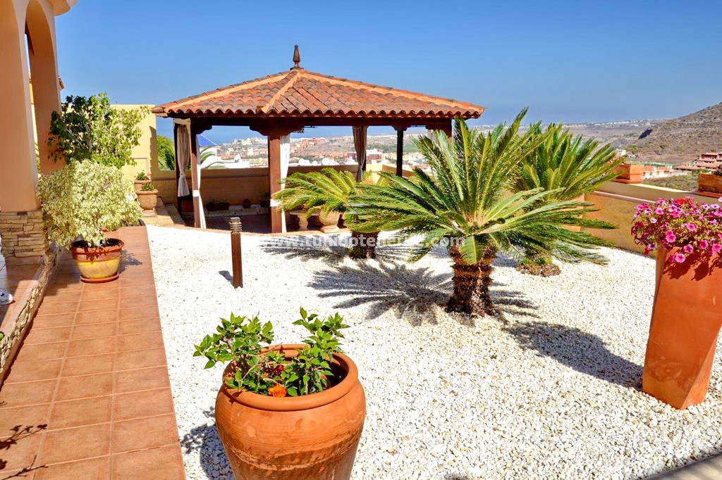 Villa a Torviscas, Tenerife, Spagna 4 camere da letto, 400 mq. N° 24286