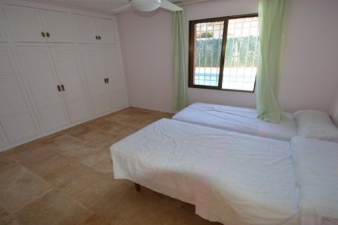 Villa for sale in Cabo Roig, Alicante, Spain 5 bedrooms, 220 sq.m. No. 19170 - photo 10