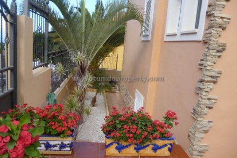 Villa for sale in Torviscas, Tenerife, Spain 4 bedrooms, 400 sq.m. No. 24286 - photo 11
