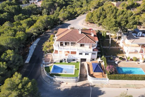 Villa for sale in Campoamor, Alicante, Spain 10 bedrooms, 792 sq.m. No. 19380 - photo 2